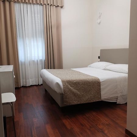 Guesthouse Central Station Group - Via Sammartini 15 Mediolan Zewnętrze zdjęcie