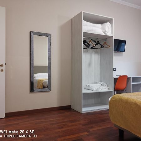 Guesthouse Central Station Group - Via Sammartini 15 Mediolan Zewnętrze zdjęcie