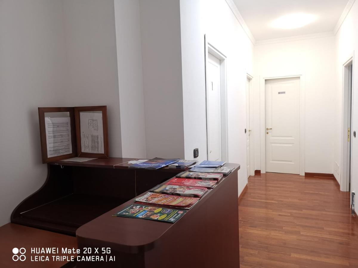 Guesthouse Central Station Group - Via Sammartini 15 Mediolan Zewnętrze zdjęcie