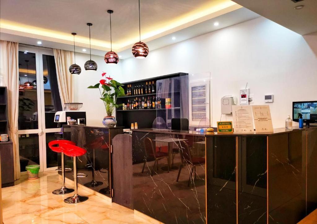Guesthouse Central Station Group - Via Sammartini 15 Mediolan Zewnętrze zdjęcie