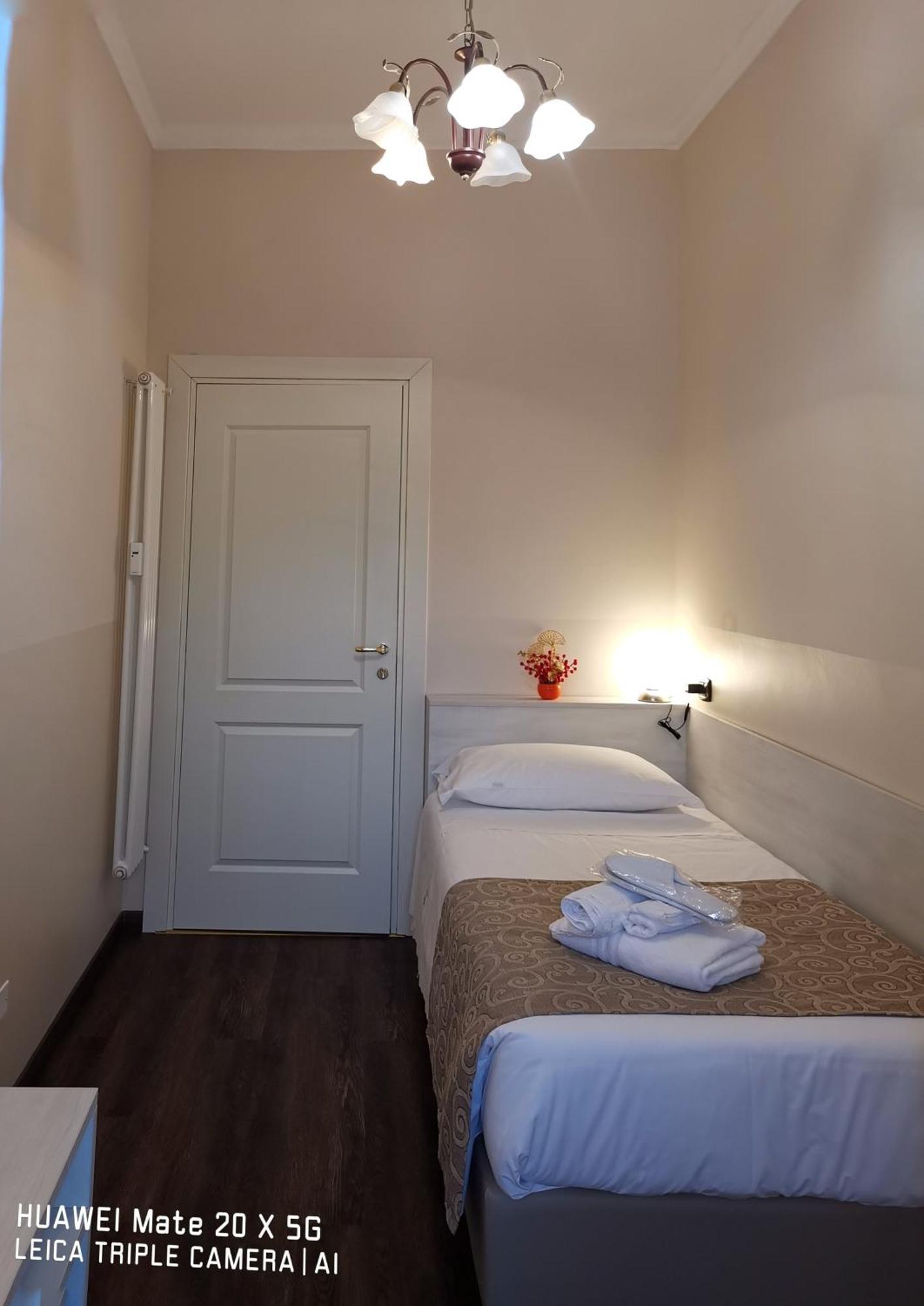 Guesthouse Central Station Group - Via Sammartini 15 Mediolan Zewnętrze zdjęcie